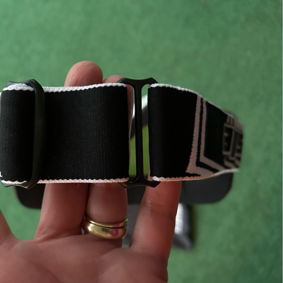 Snow goggles. Castle brand with adjustable strap and drawstring carrying case. - Picture 6 of 10